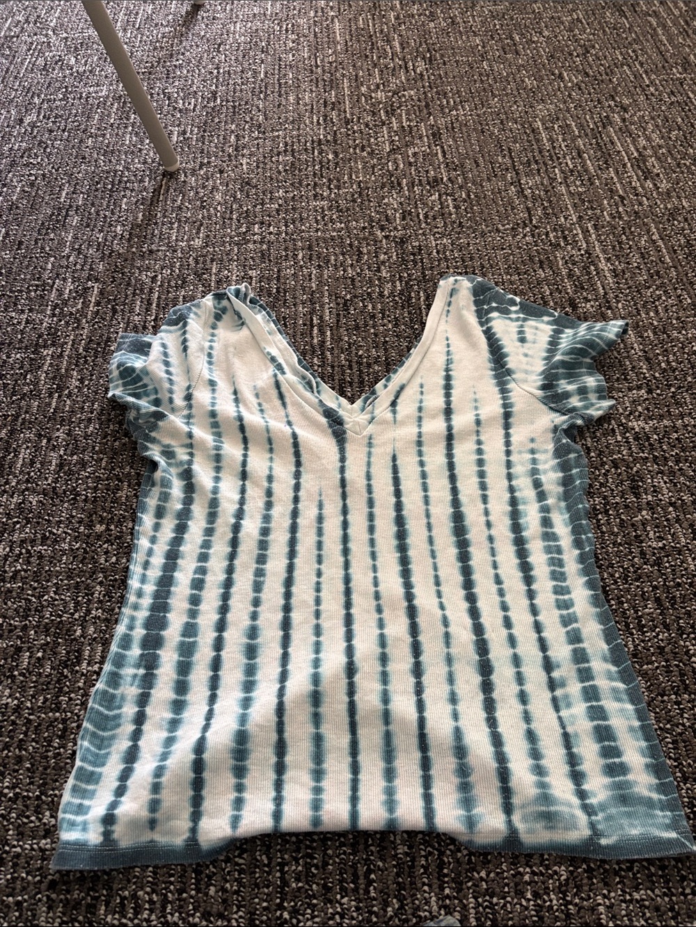 Chaser Teal and White Tie-Dye V-Neck Short Sleeve Top